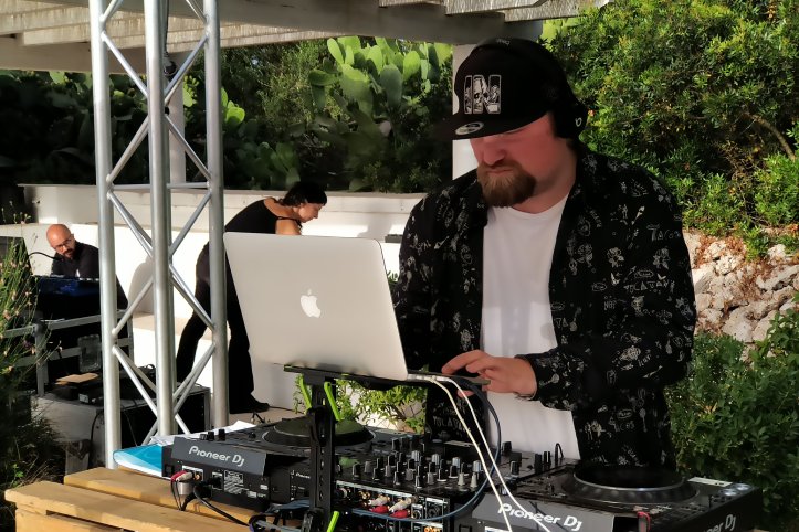 Nate Valentino prepares to play a birthday party at Santa Monica